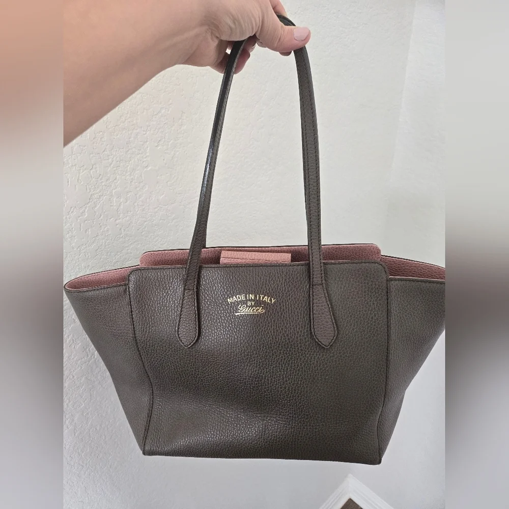 Gucci Leather Swing Tote Bag - Picture 15 of 17